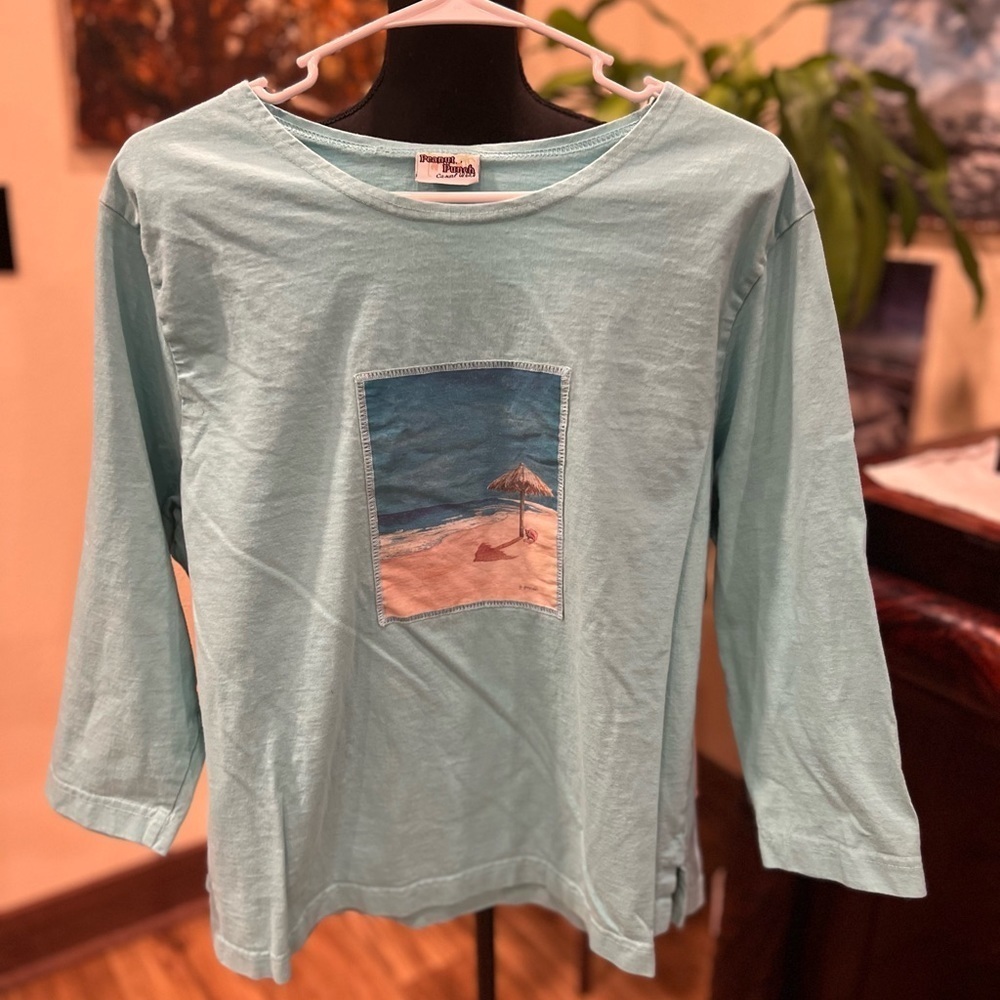 Ladies long sleeve beach scene shirt in GUC